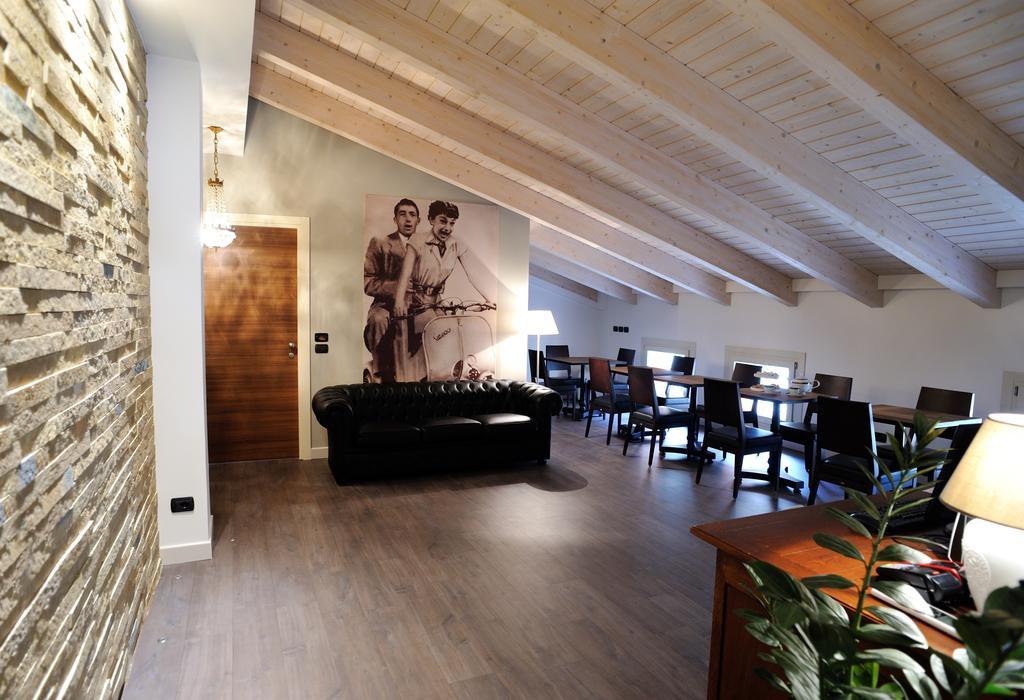 Hotel La Finestra Sul Porto Cesenatico Habitación foto