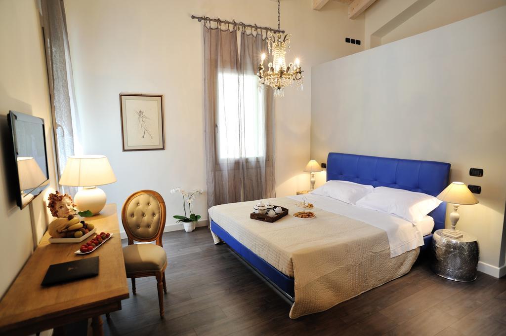 Hotel La Finestra Sul Porto Cesenatico Habitación foto